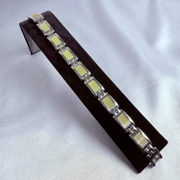 Men’s Stainless Steel Bracelet Gold Carbon Fiber Style Inlay Heavy Link 8.25” - Picture 1 of 6